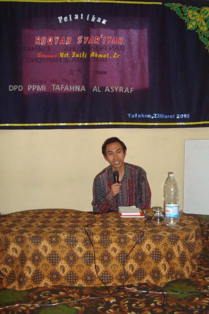 Ust. Zulfi Akmal, Lc sedang memberikan materi di DPD PPMI Tafahna-Mesir Ust. Zulfi Akmal, Lc